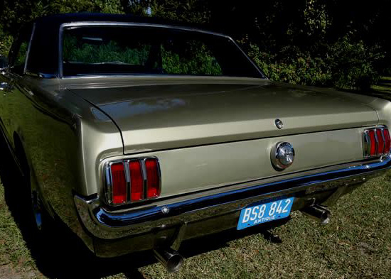ford_mustang_1966_coupe_green_petrol_garage_7.jpg